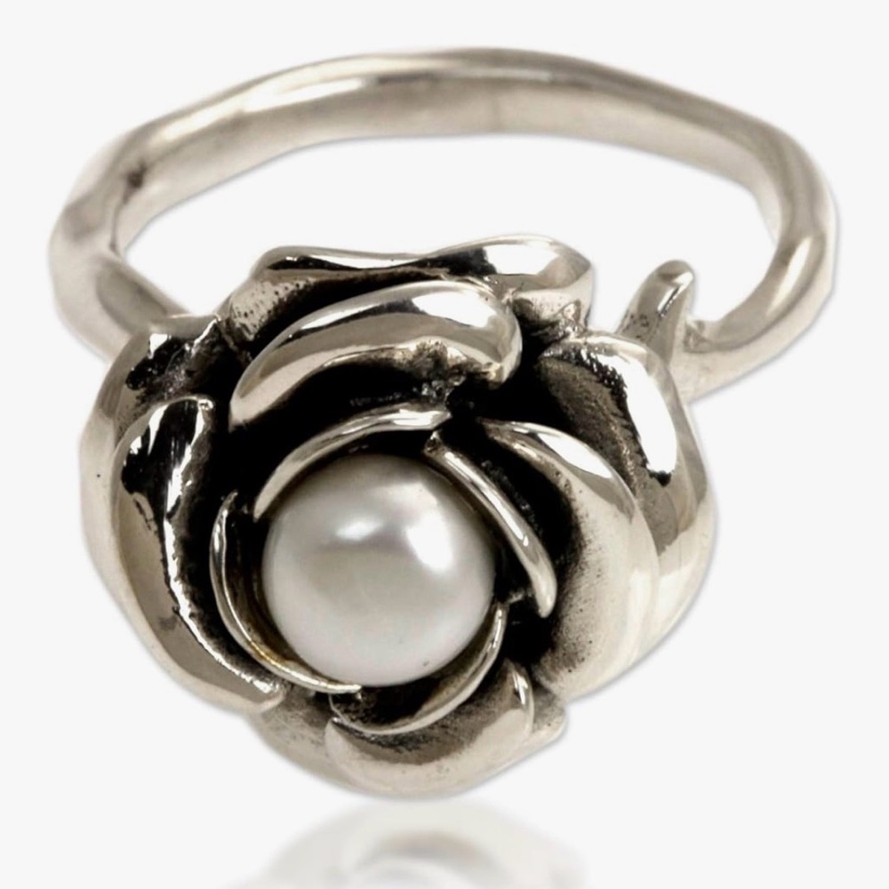 Authentic handcrafted Elegant Silver real Pearl Ring